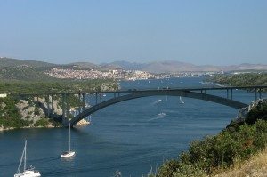 `ibenik_vista dal ponte di_Krka,_Croatie