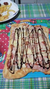 Pizza bianca speck scaglie di grana e glassa di aceto balsamico Mattea